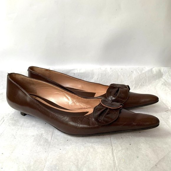 Albert Nipon Brown Leather Pointed Toe Kitten Heels Floral Detail - Size 8 Spain - Picture 1 of 12